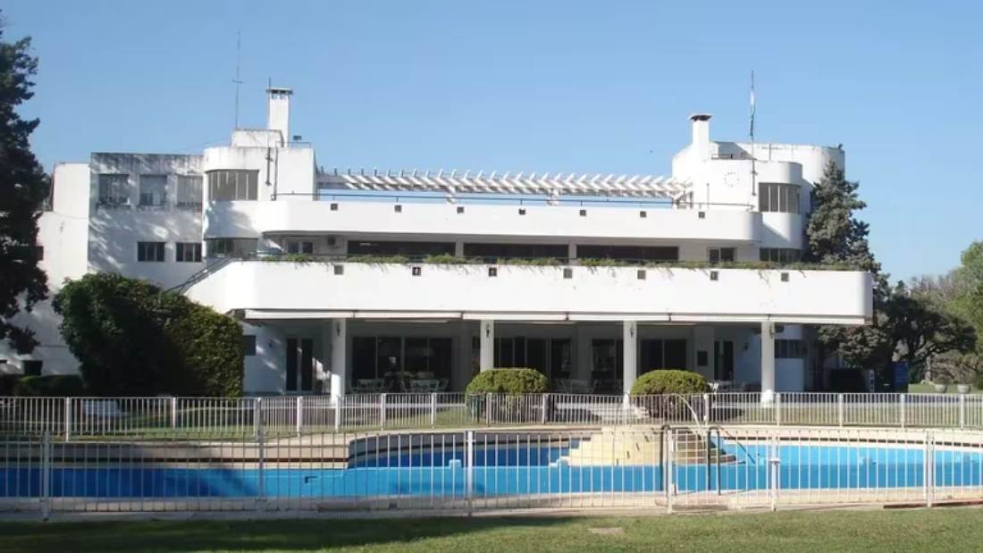 Tiste final: murió el nene que permaneció sumergido en la pileta del Jockey Club
